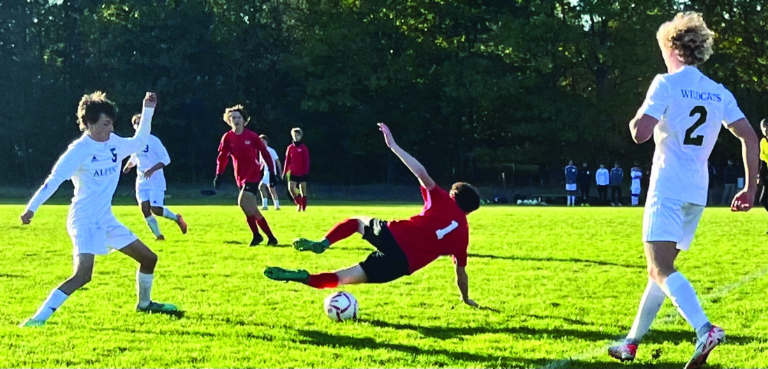 marquette-wins-district-opener-news-sports-jobs-the-mining-journal